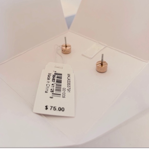 NWT authentic MK rose gold tone logo stud earrings - Picture 5 of 6